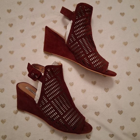 🔥3/$70 🎉S-HP🎉 Halogen Women's Peep-Toe Wedges - Picture 3 of 12